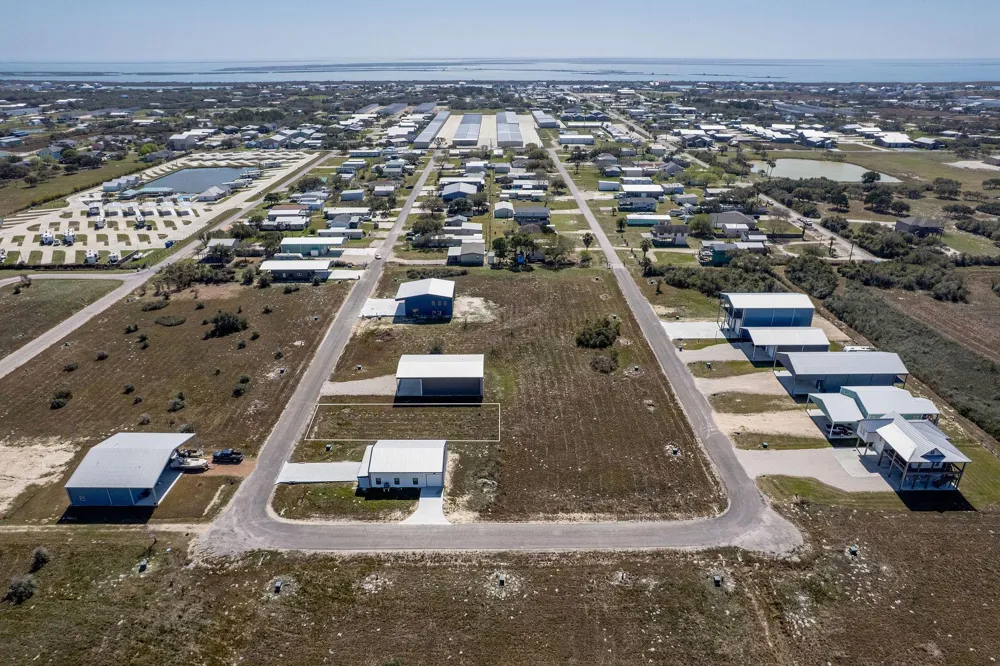 33 Carrie St Port O Connor, TX 77982