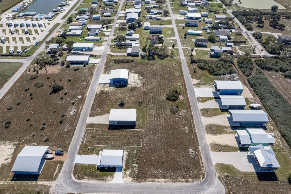 33 Carrie St Port O Connor, TX 77982