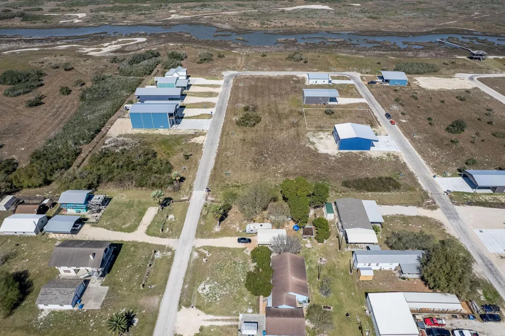 33 Carrie St Port O Connor, TX 77982