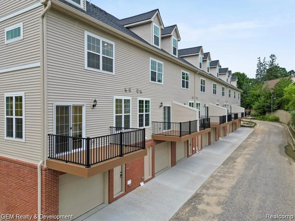 508 Village Lane Milford Village, MI 48381