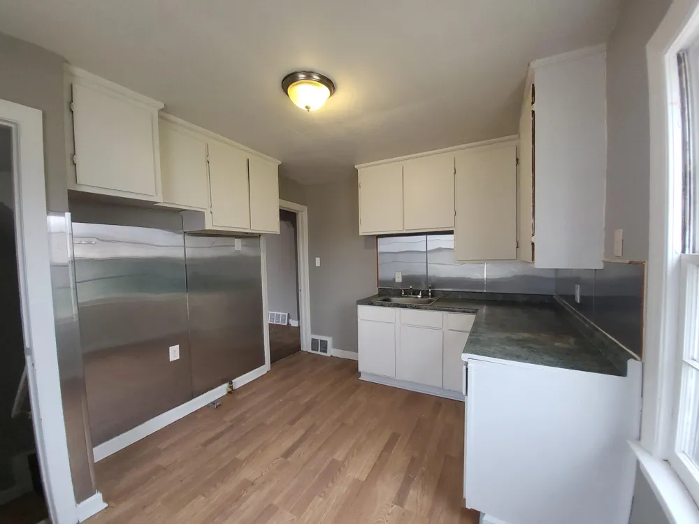 15335 Semrau Avenue Eastpointe City, MI 48021