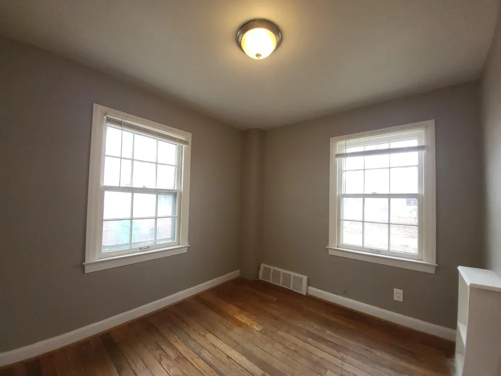 15335 Semrau Avenue Eastpointe City, MI 48021