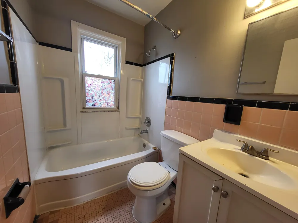 15335 Semrau Avenue Eastpointe City, MI 48021