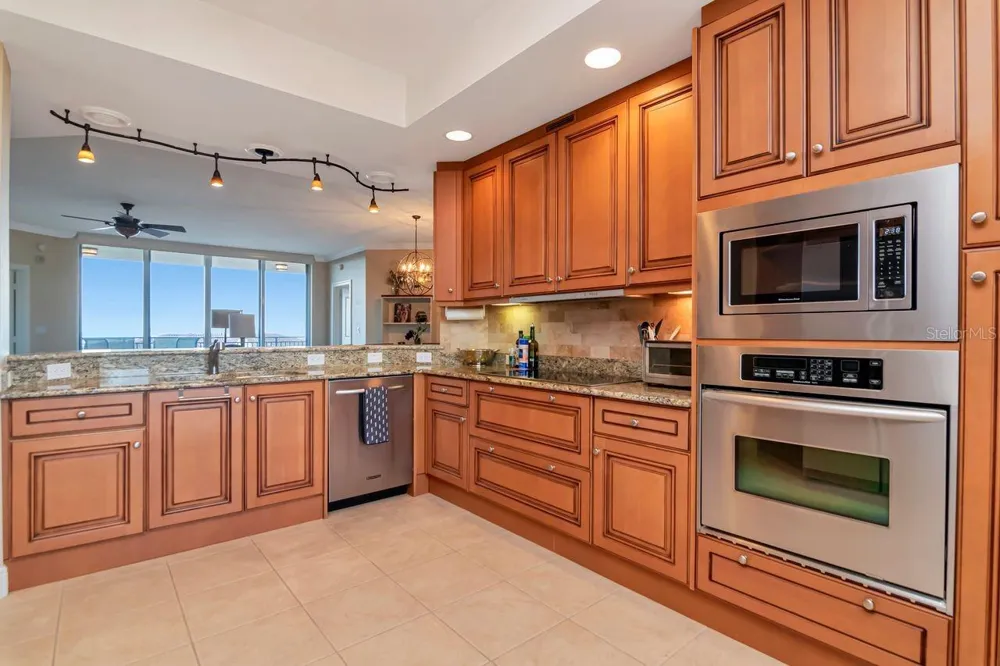 5823 BOWEN DANIEL DRIVE #604 Tampa, FL 33616
