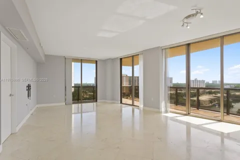 16275 Collins Ave #904