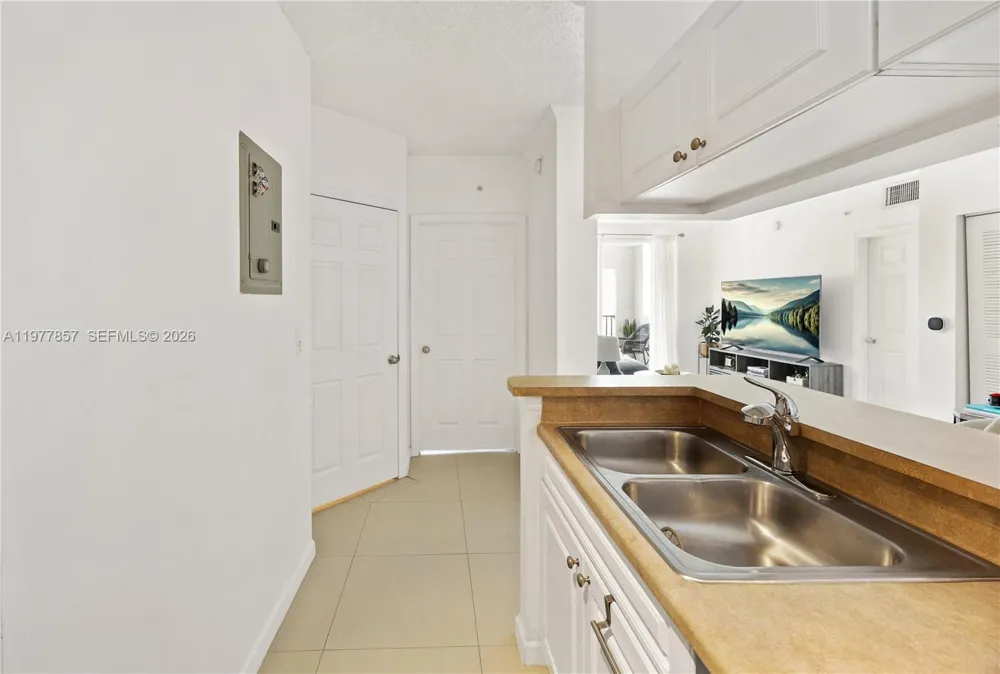 17100 Bay Rd #1810 Sunny Isles Beach, FL 33160