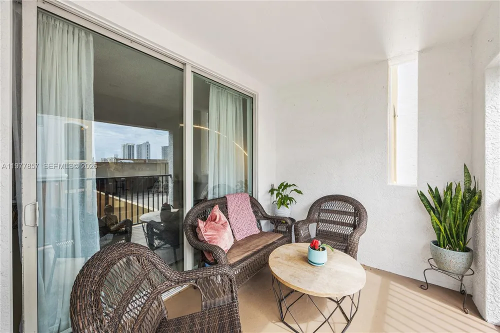 17100 Bay Rd #1810 Sunny Isles Beach, FL 33160