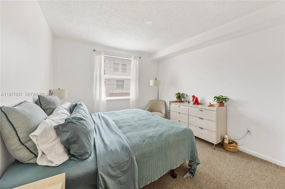 17100 Bay Rd #1810 Sunny Isles Beach, FL 33160
