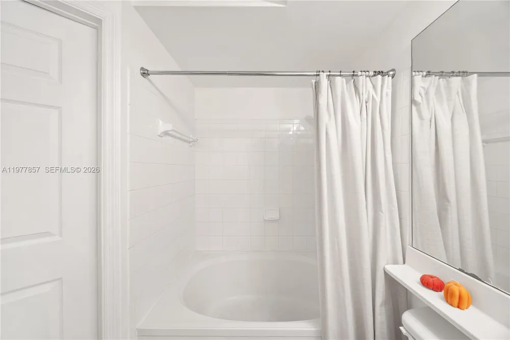 17100 Bay Rd #1810 Sunny Isles Beach, FL 33160