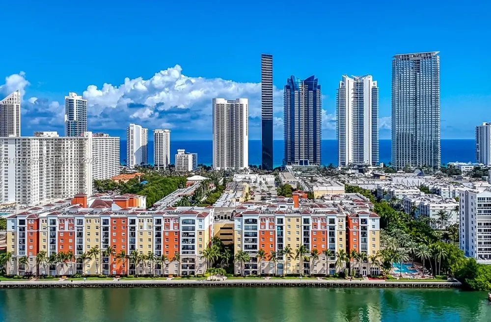 17100 Bay Rd #1810 Sunny Isles Beach, FL 33160