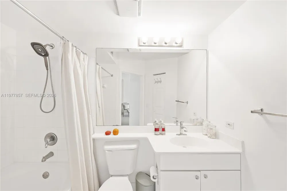17100 Bay Rd #1810 Sunny Isles Beach, FL 33160