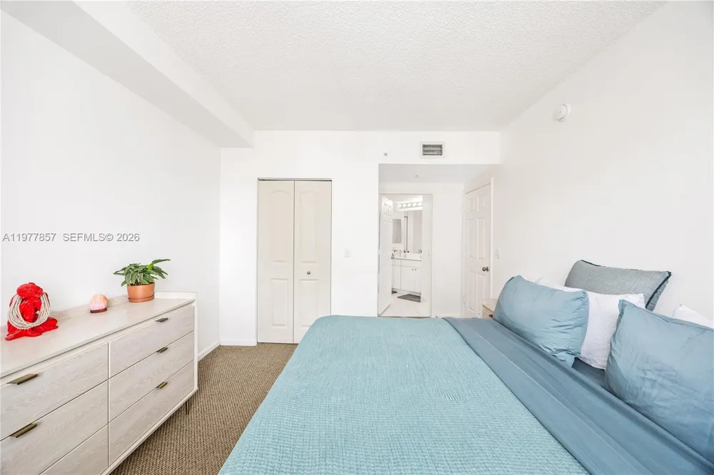 17100 Bay Rd #1810 Sunny Isles Beach, FL 33160
