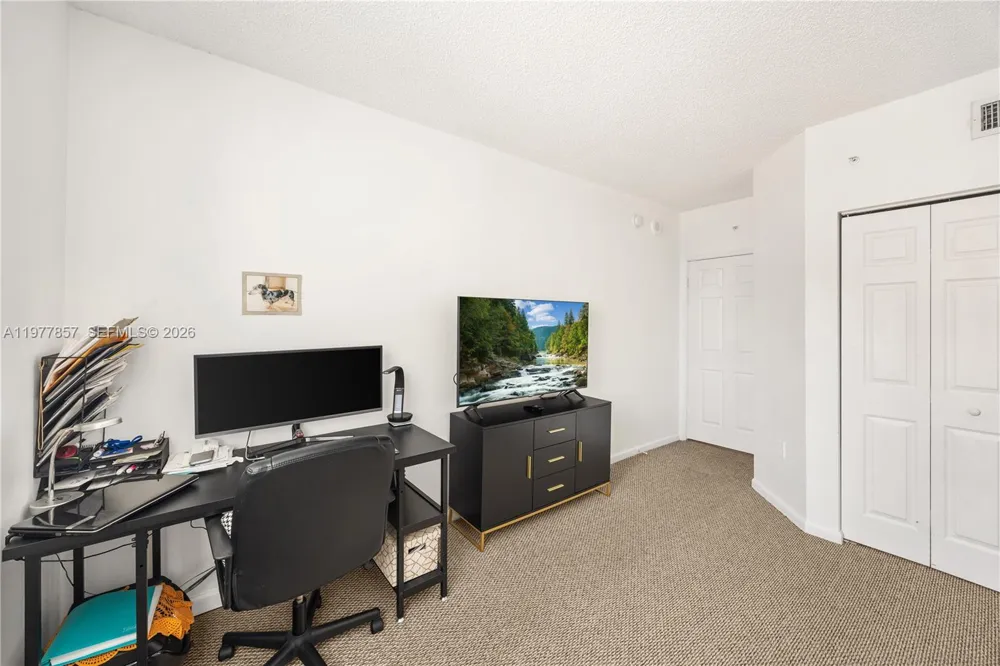 17100 Bay Rd #1810 Sunny Isles Beach, FL 33160