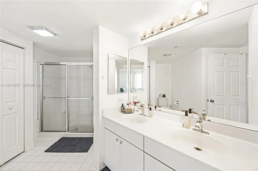 17100 Bay Rd #1810 Sunny Isles Beach, FL 33160