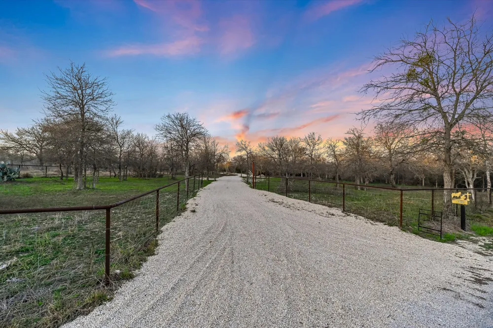 8400 Taylorsville Road Dale, TX 78616