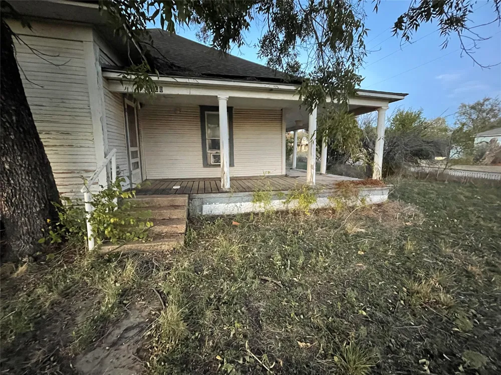 100 Cottle Street Moran, TX 76464