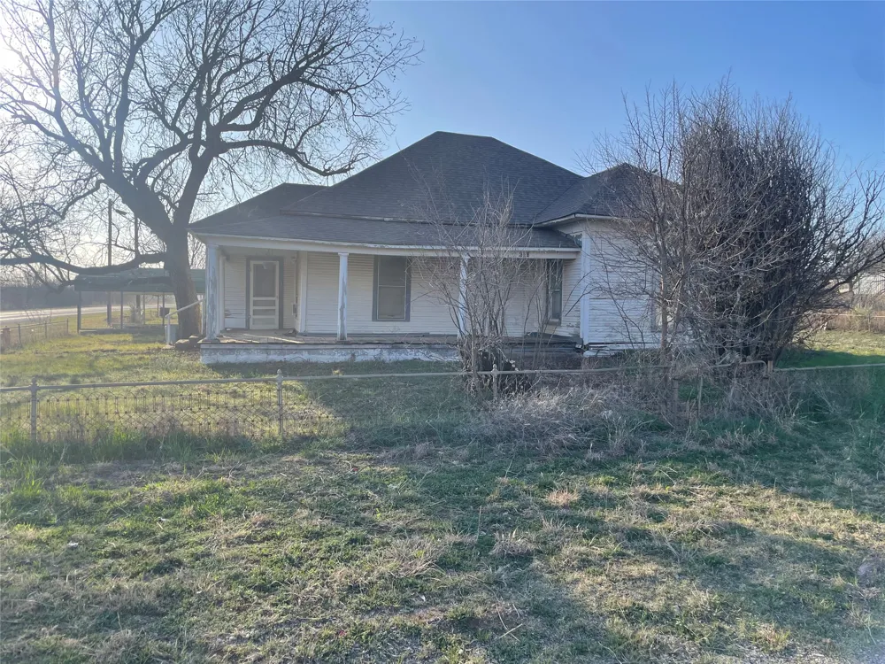100 Cottle Street Moran, TX 76464