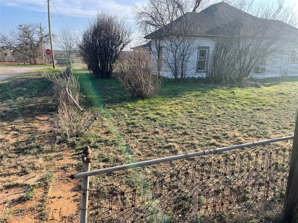 100 Cottle Street Moran, TX 76464