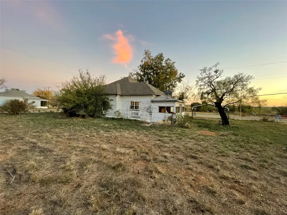 100 Cottle Street Moran, TX 76464