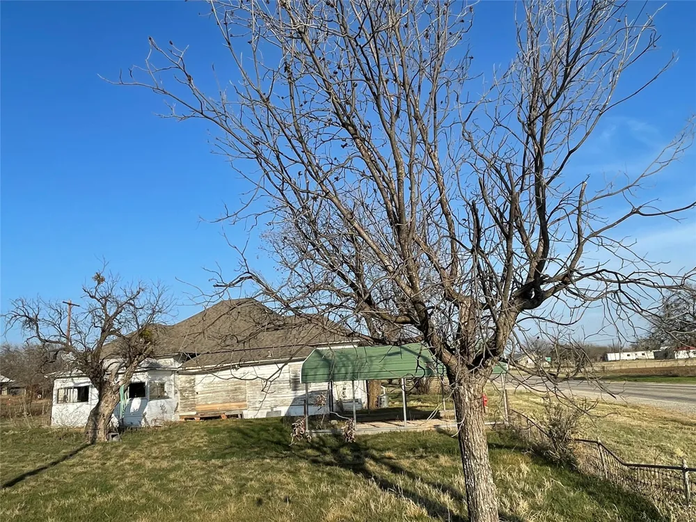 100 Cottle Street Moran, TX 76464