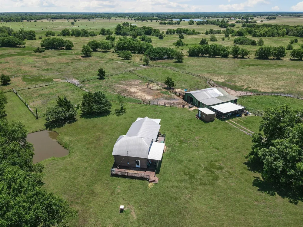 901 County Road 3925 Wolfe City, TX 75496