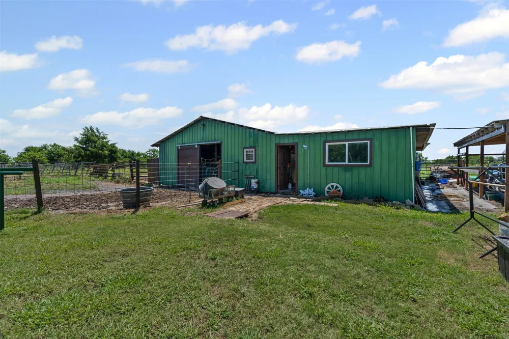 901 County Road 3925 Wolfe City, TX 75496
