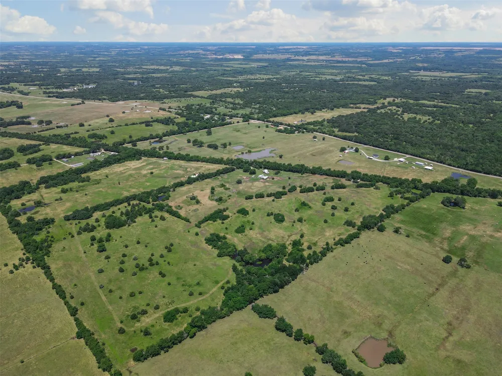 901 County Road 3925 Wolfe City, TX 75496