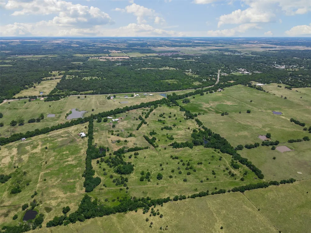 901 County Road 3925 Wolfe City, TX 75496