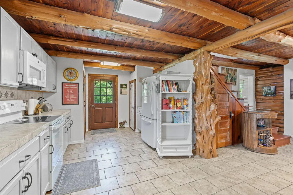 901 County Road 3925 Wolfe City, TX 75496