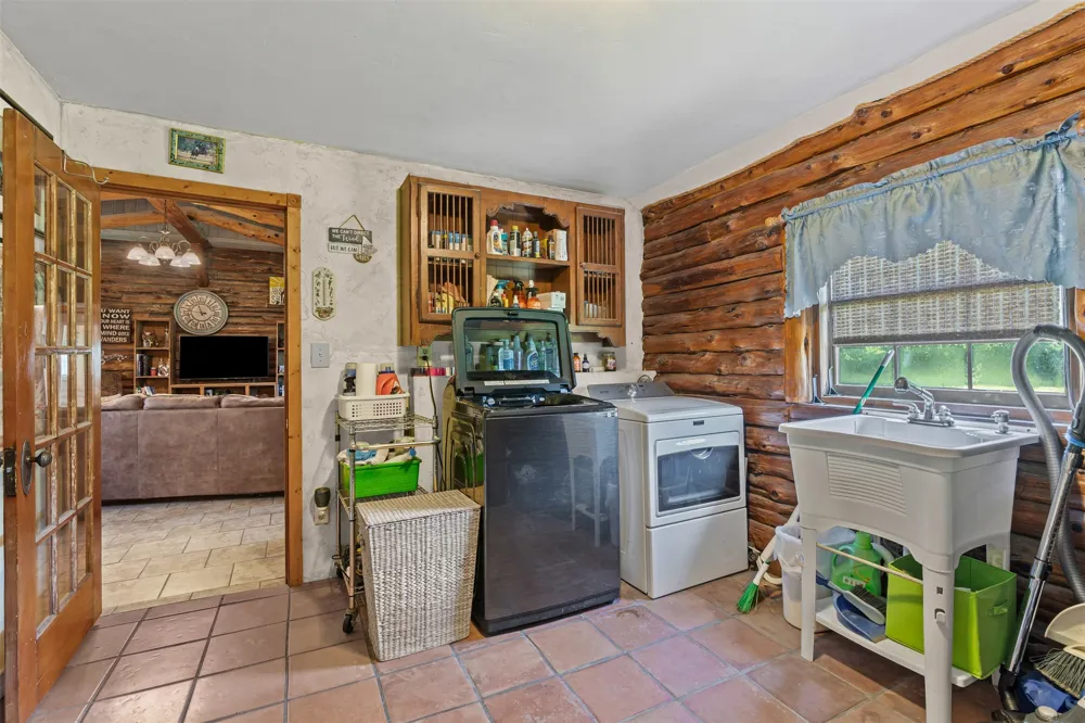 901 County Road 3925 Wolfe City, TX 75496