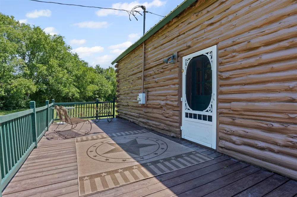 901 County Road 3925 Wolfe City, TX 75496