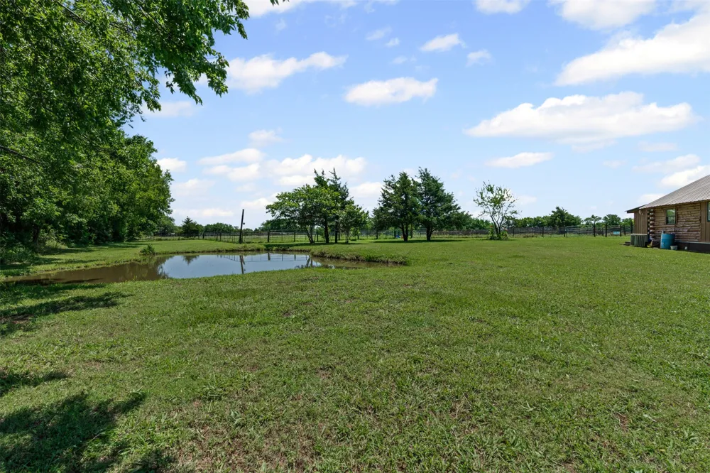 901 County Road 3925 Wolfe City, TX 75496