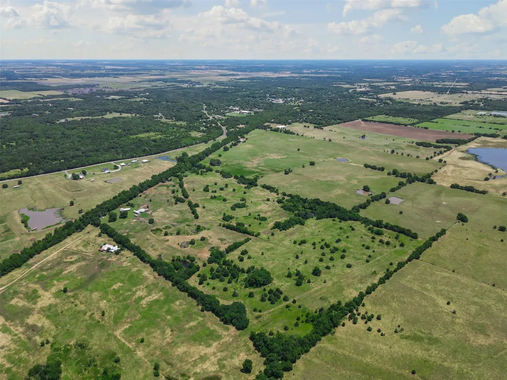 901 County Road 3925 Wolfe City, TX 75496