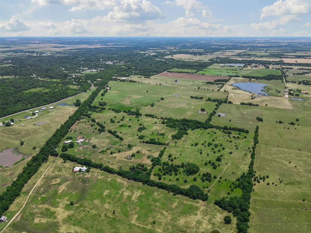 901 County Road 3925 Wolfe City, TX 75496