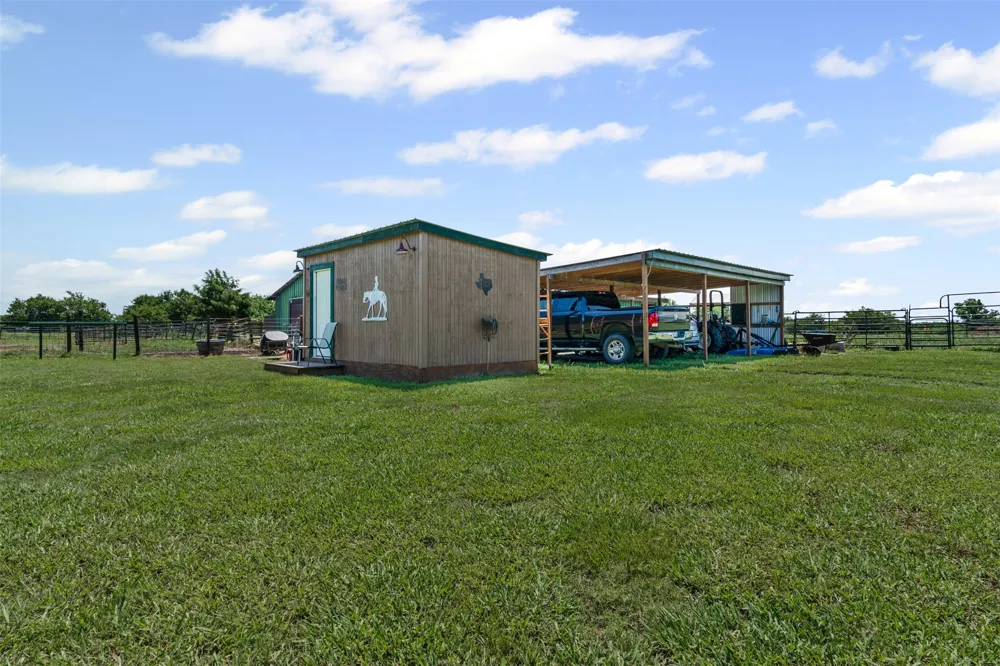 901 County Road 3925 Wolfe City, TX 75496