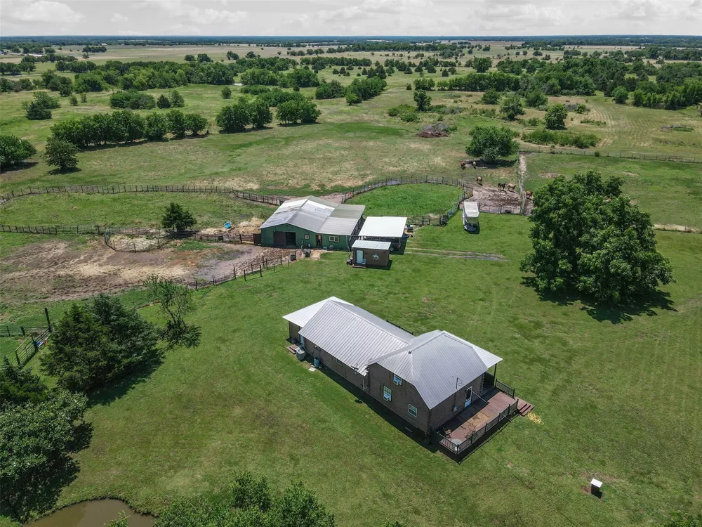 901 County Road 3925 Wolfe City, TX 75496