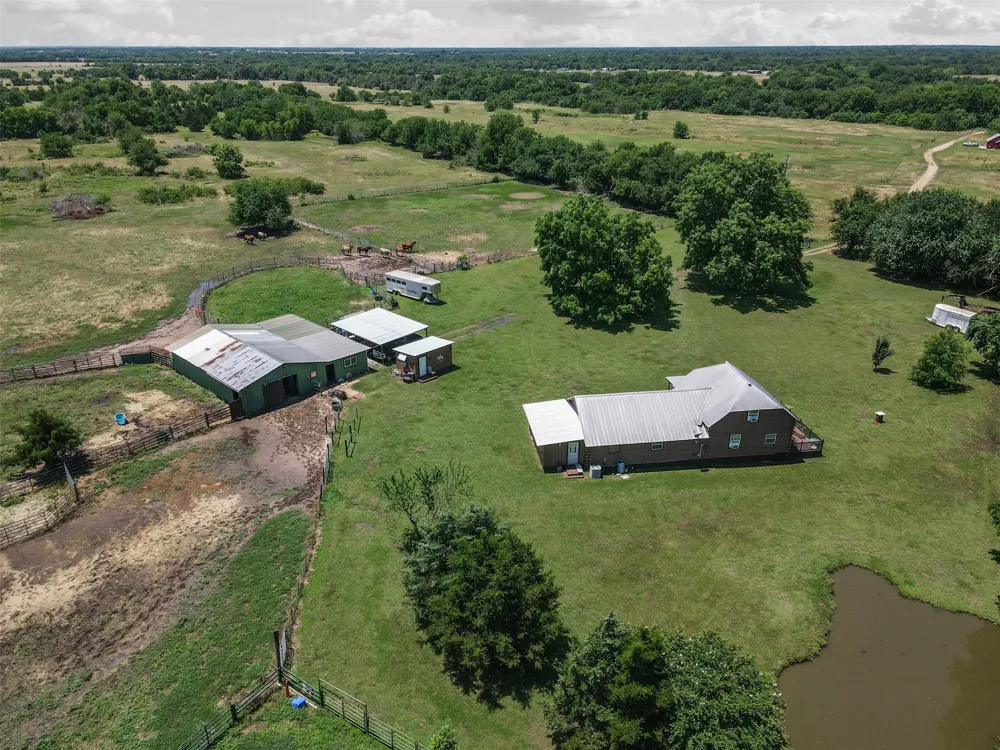 901 County Road 3925 Wolfe City, TX 75496