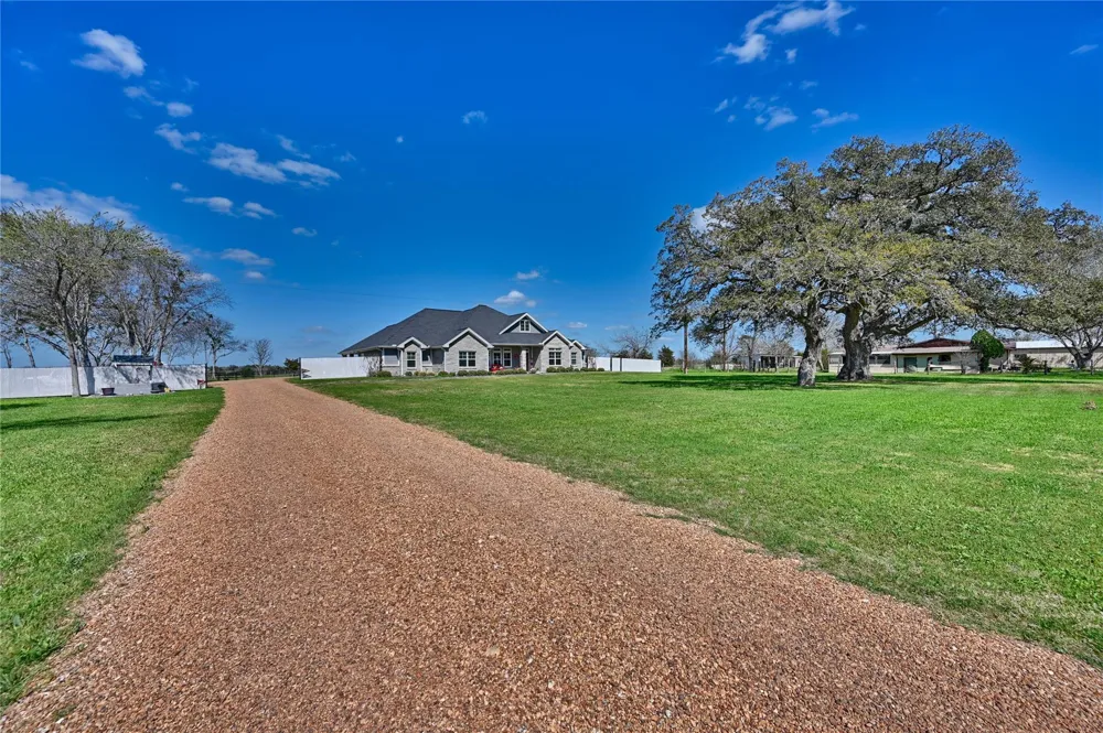 2244 W Us Highway 90a W Hallettsville, TX 77964