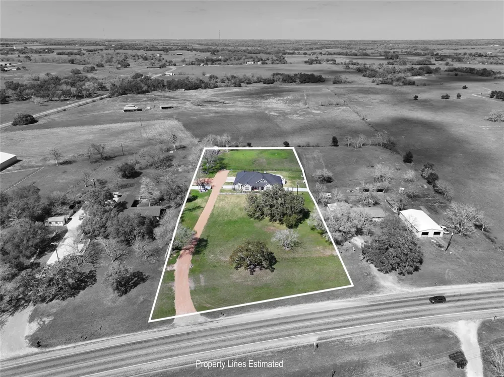 2244 W Us Highway 90a W Hallettsville, TX 77964
