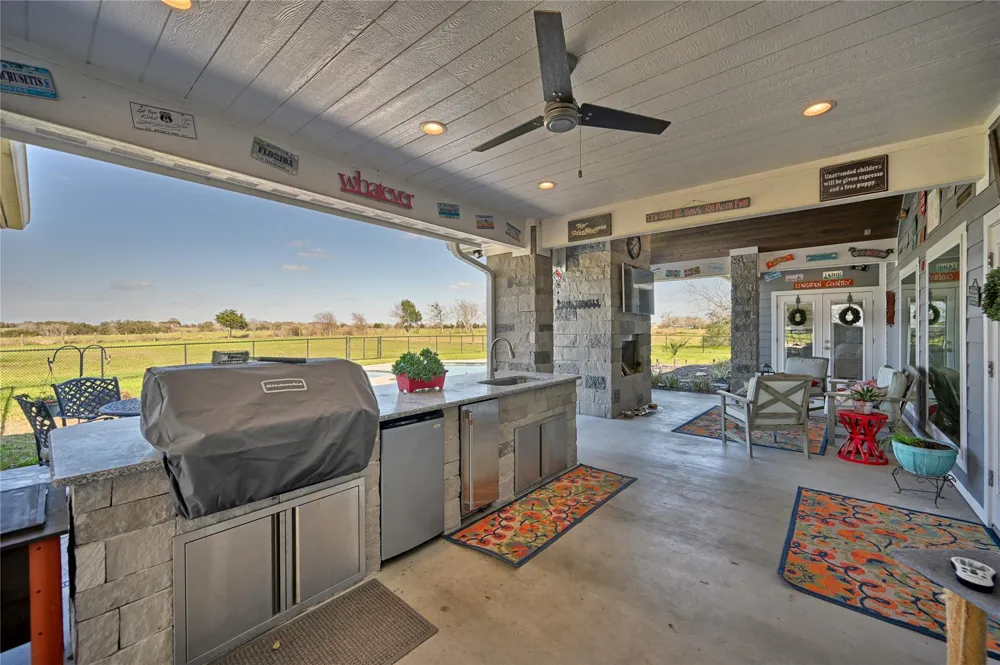 2244 W Us Highway 90a W Hallettsville, TX 77964