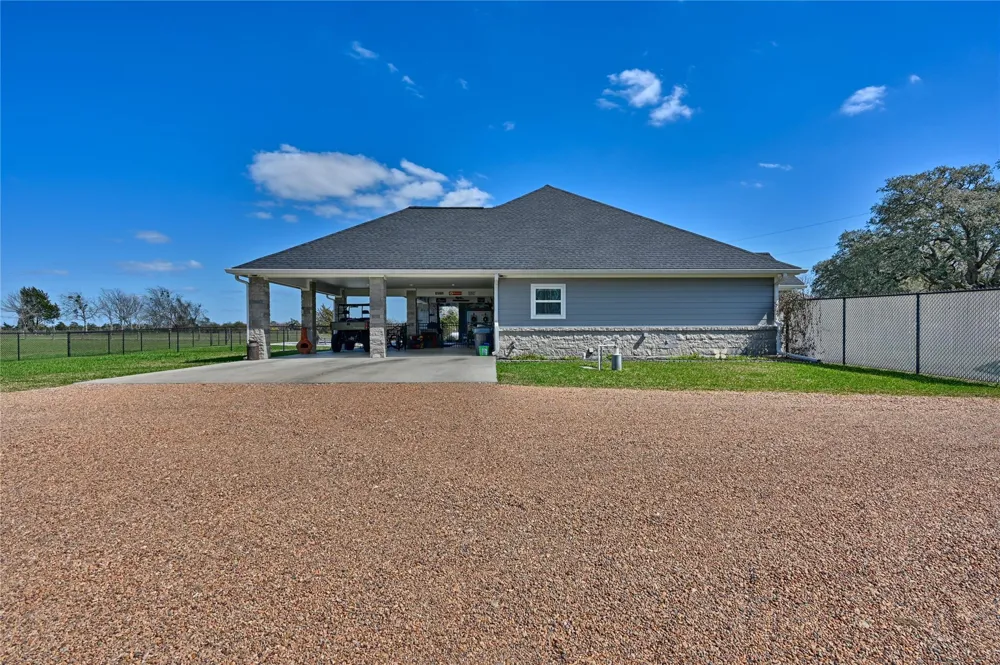 2244 W Us Highway 90a W Hallettsville, TX 77964