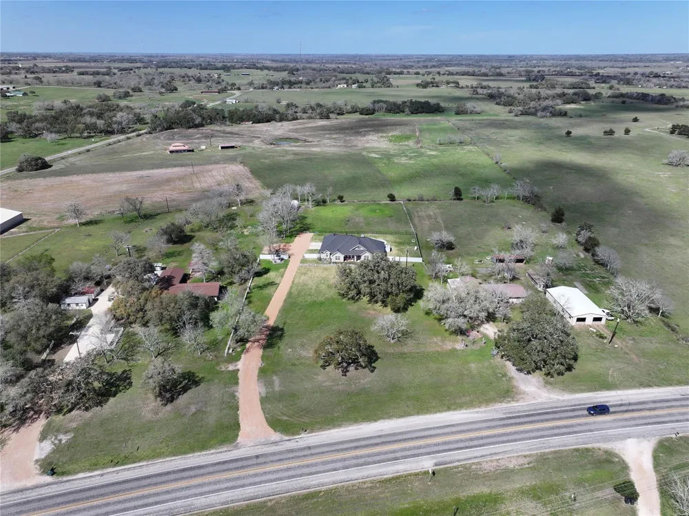 2244 W Us Highway 90a W Hallettsville, TX 77964