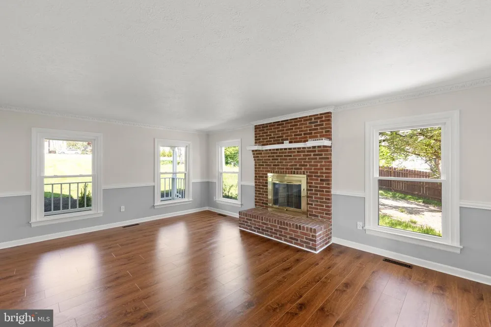 405 SPRING HOLLOW ROAD Woodstock, VA 22664