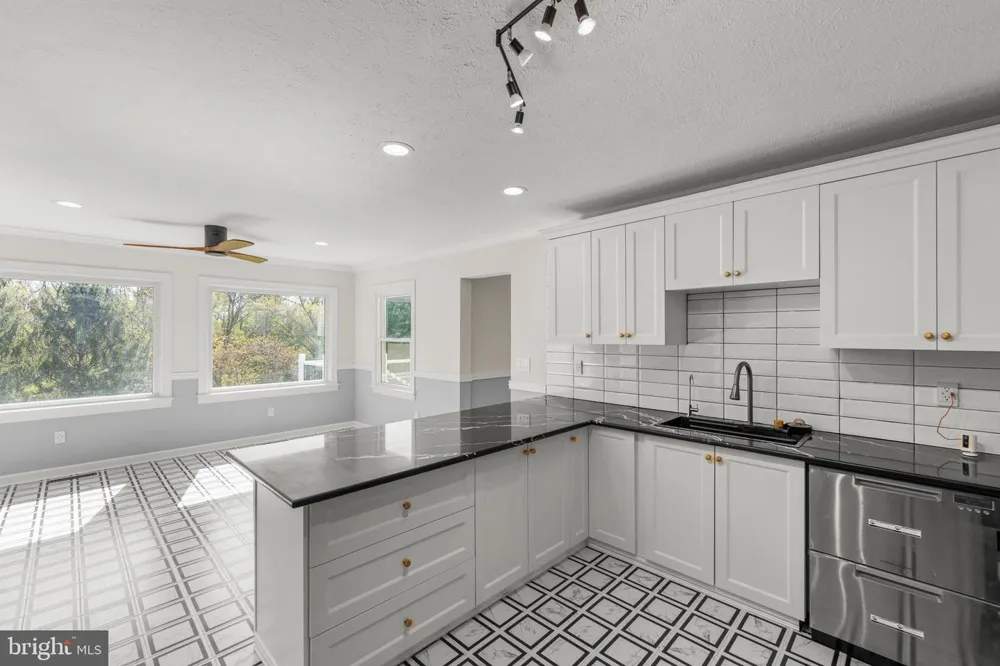 405 SPRING HOLLOW ROAD Woodstock, VA 22664