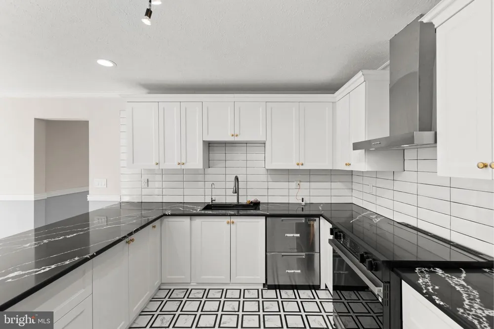 405 SPRING HOLLOW ROAD Woodstock, VA 22664