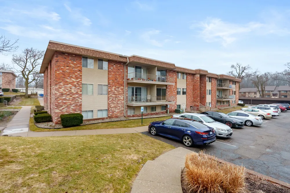 734 W Kilgore Road #208 Kalamazoo, MI 49008