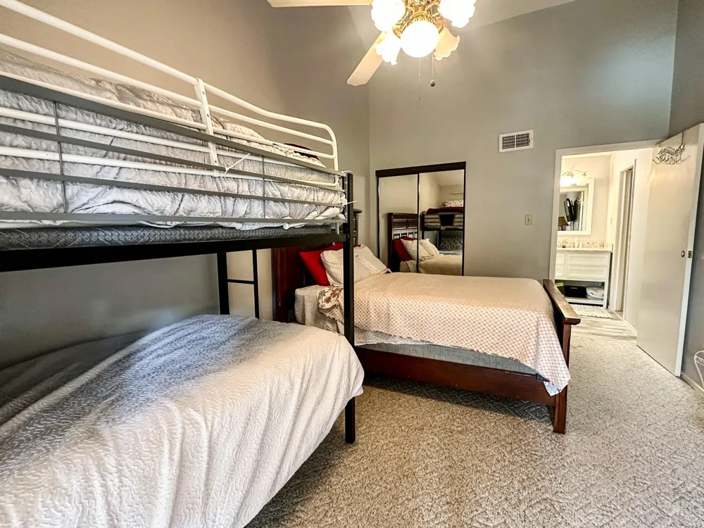 200 Fountain Lake W #128 Livingston, TX 77351