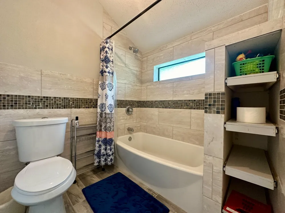 200 Fountain Lake W #128 Livingston, TX 77351