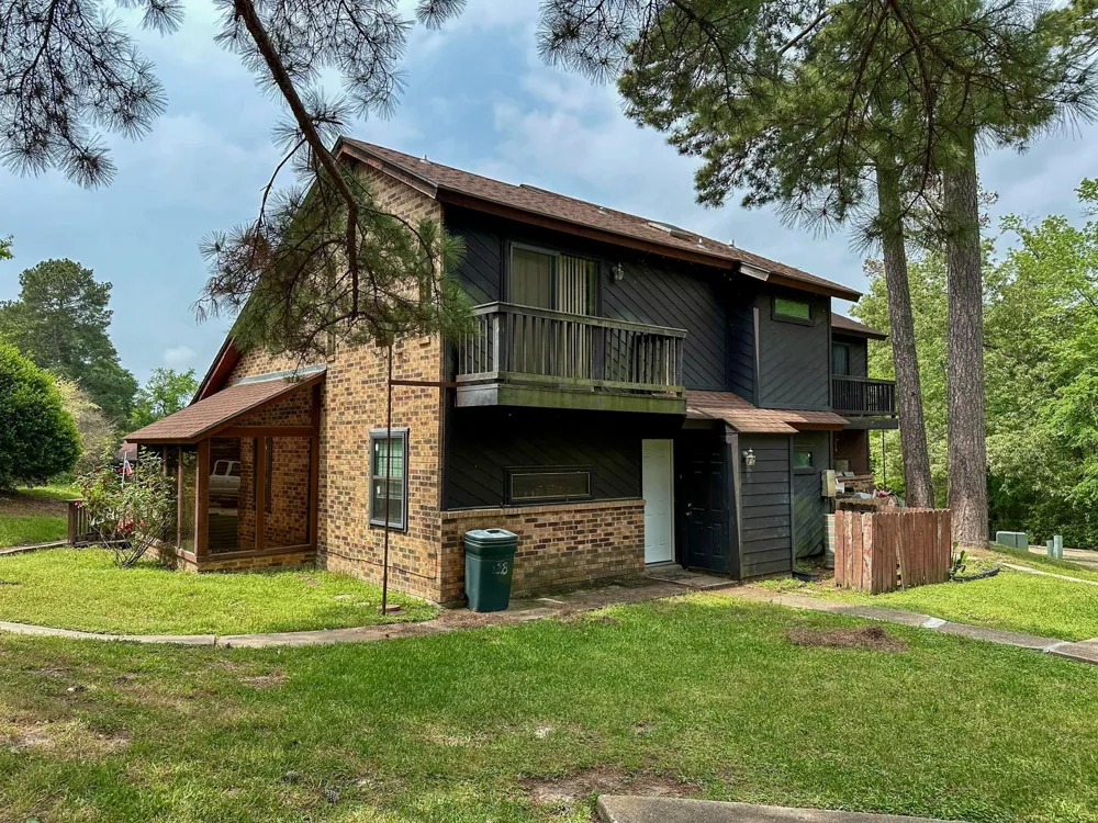200 Fountain Lake W #128 Livingston, TX 77351