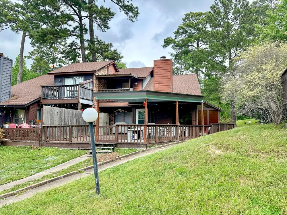 200 Fountain Lake W #128 Livingston, TX 77351